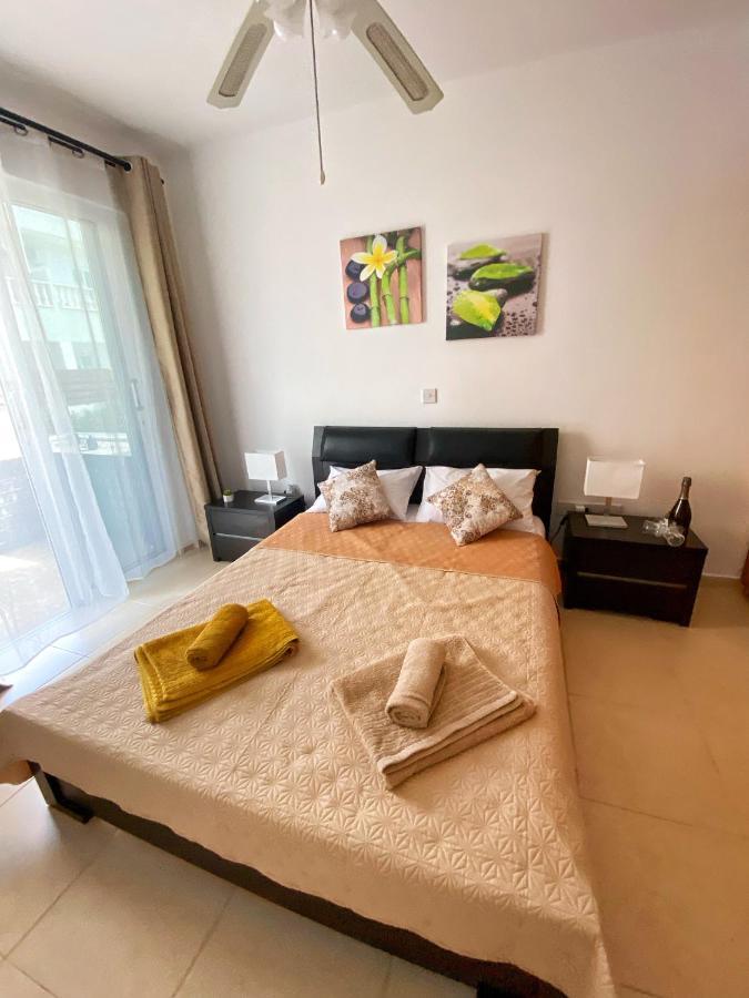 Cozy Poolside Apartment パ フォス エクステリア 写真
