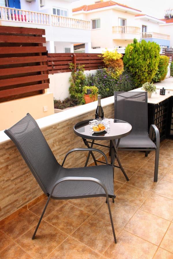 Cozy Poolside Apartment パ フォス エクステリア 写真